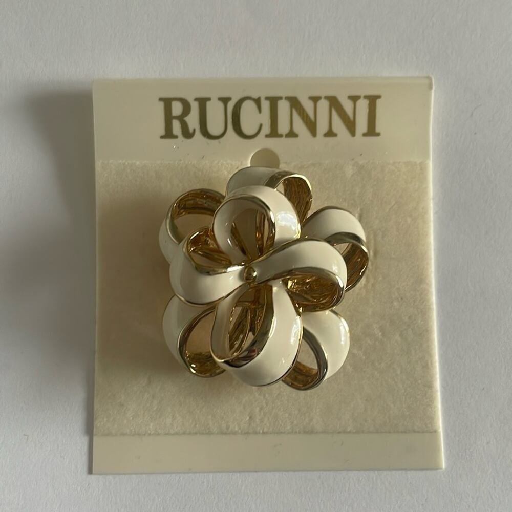 NWT Rucinni cream and gold broach